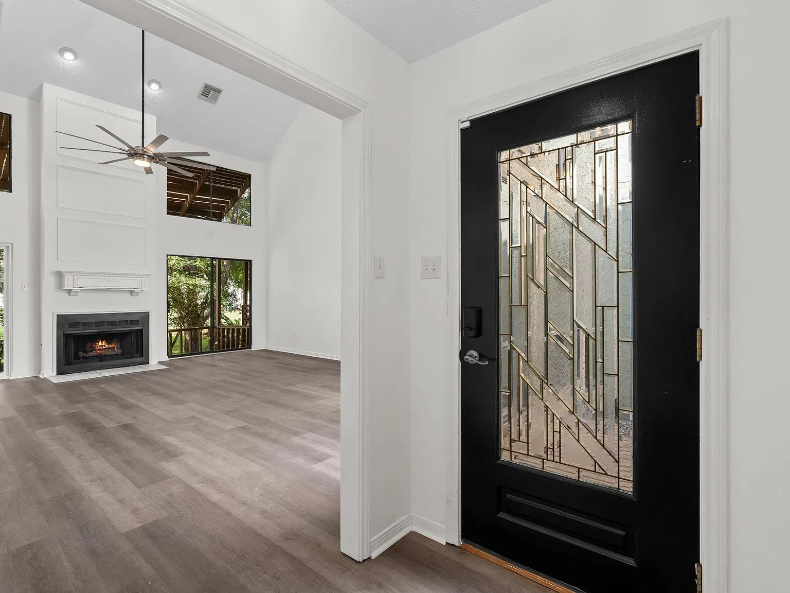 3 bed, 2.5 bath, 2018 sqft, $2,150 — Photo 4
