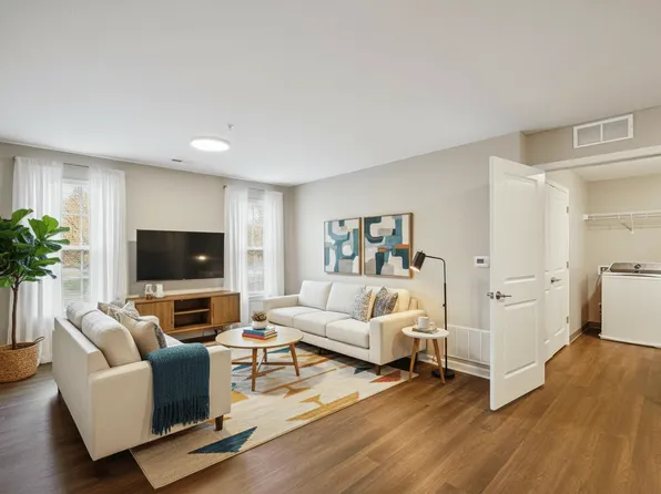 Alley Landing, 2715 Douglas Ave #402, Des Moines, IA 50310