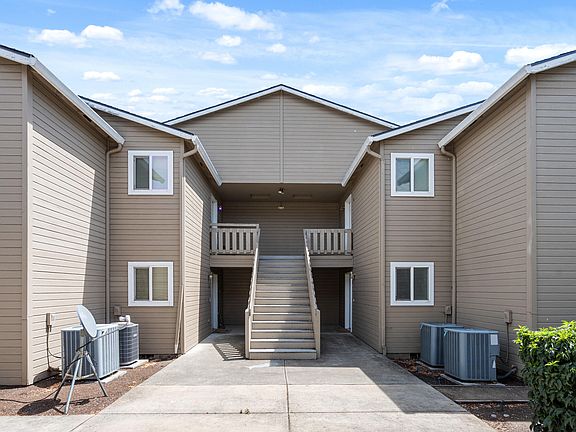 4th image of 1988 Skypark Dr
