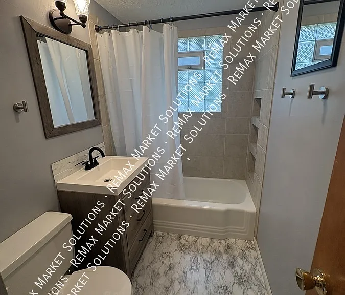 722 Avondale St — Photo 9
