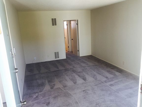 4th image of 475 S Los Robles Ave APT 9
