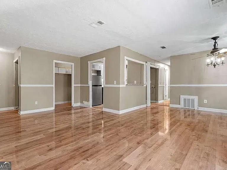 3605 Woodbriar Cir — Photo 1