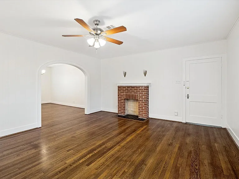1937 W McKinney St #1939 — Photo 4