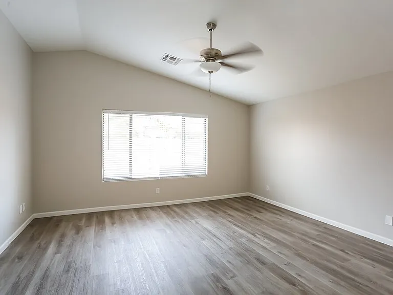 7334 W Lamar Rd — Photo 11