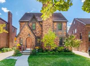 273 Moran Rd, Grosse Pointe Farms, MI 48236