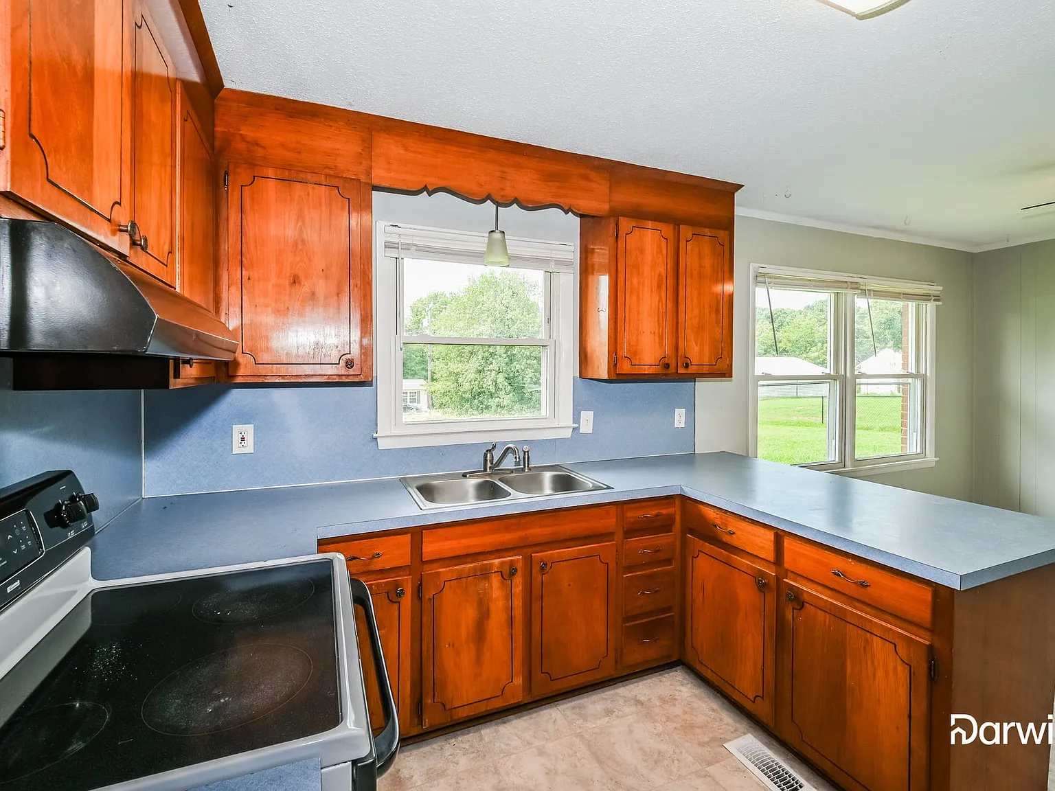 3 bed, 1.5 bath, 1118 sqft, $1,580 — Photo 3