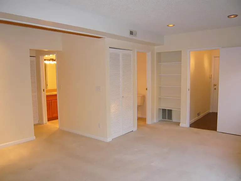 18833 SE 42nd St — Photo 10