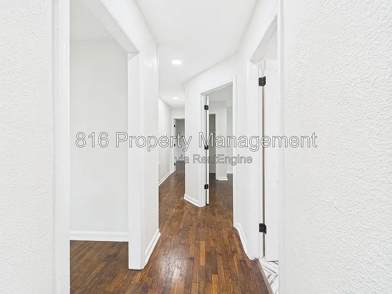 8404 E 47th Ter — Photo 11