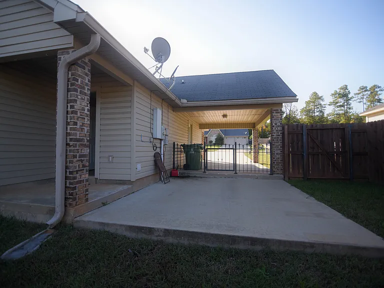 2506 Redwood St — Photo 24