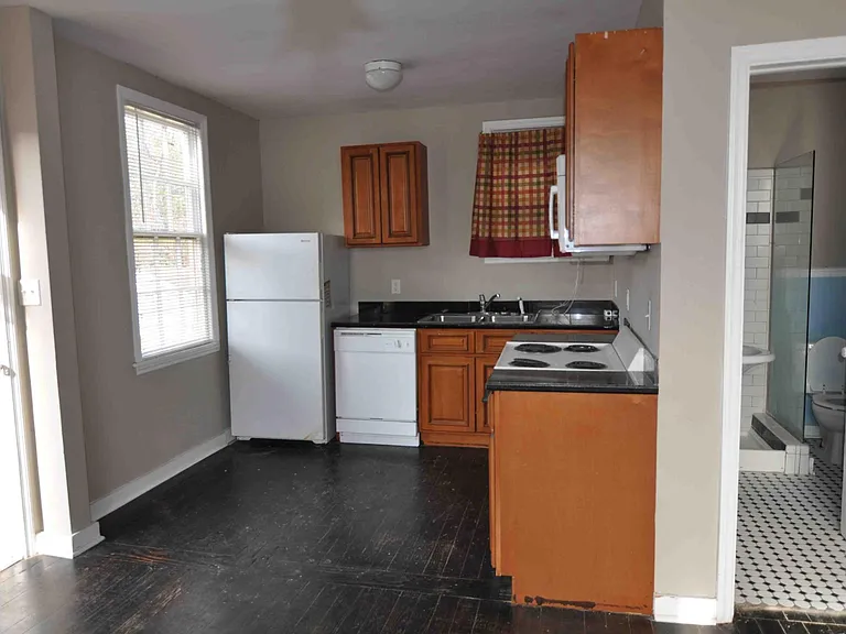 908 1/2 Hamilton Ct — Photo 2