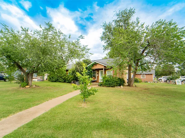 1211 W Hullum St, Breckenridge, TX 76424