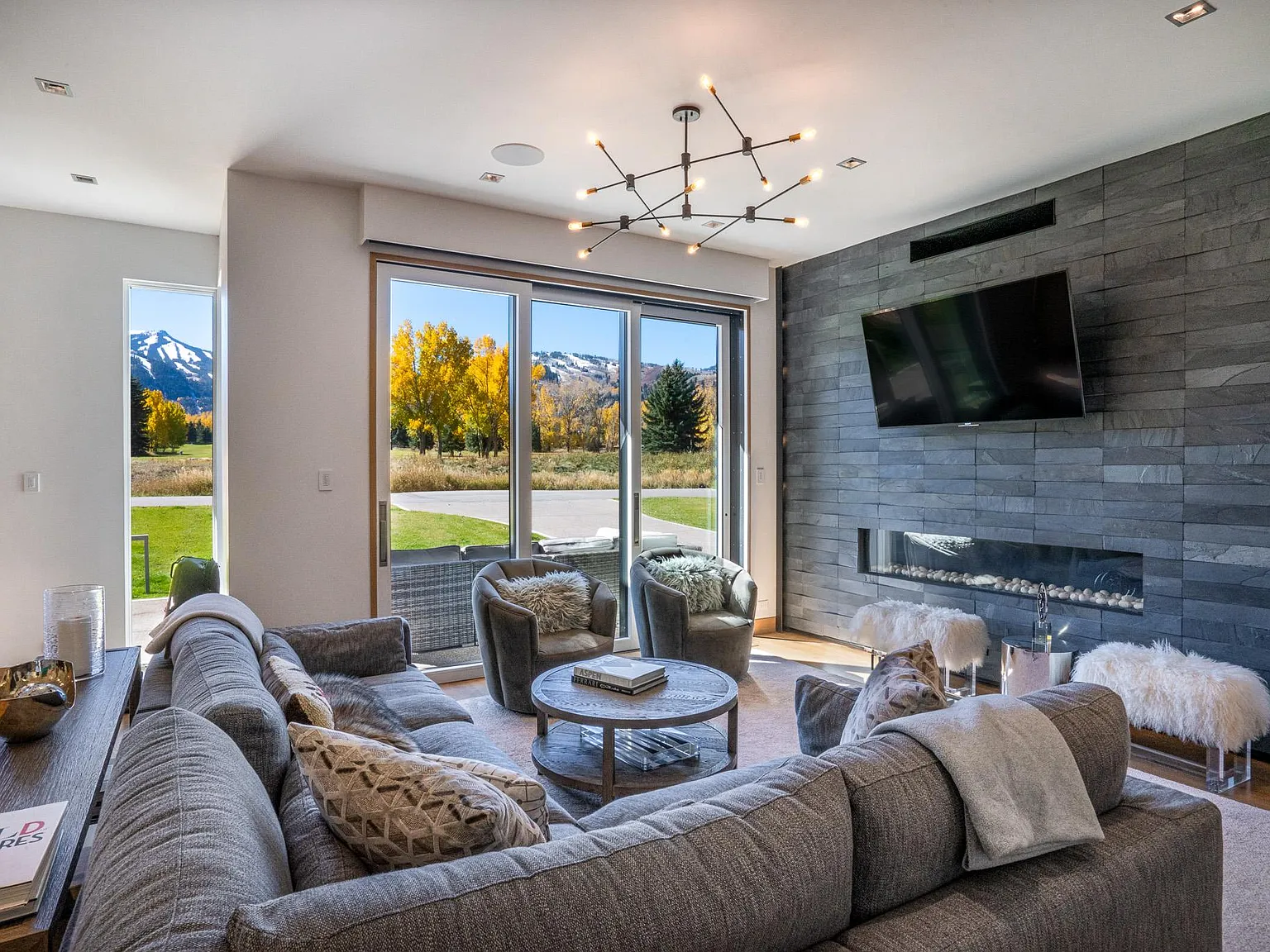 5 bed, 5.5 bath, 5250 sqft, $75,000 — Photo 2