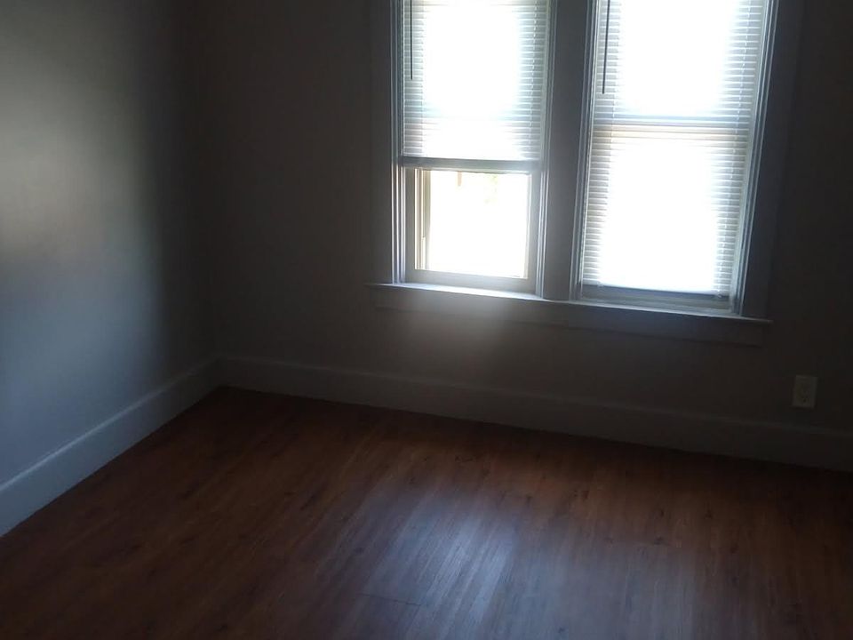 2nd image of 425 E Main St #2