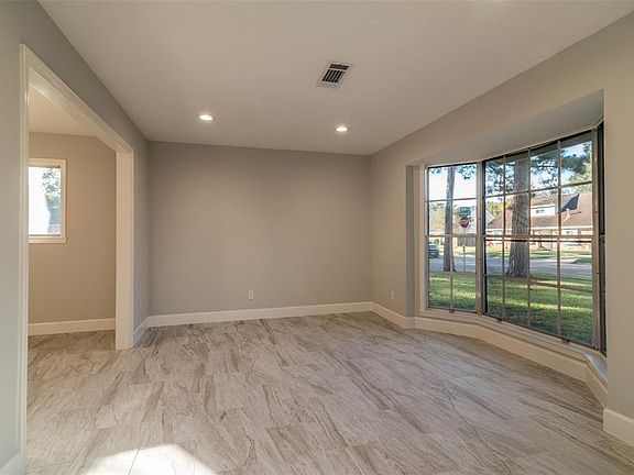 4th image of 2602 Florence Ave