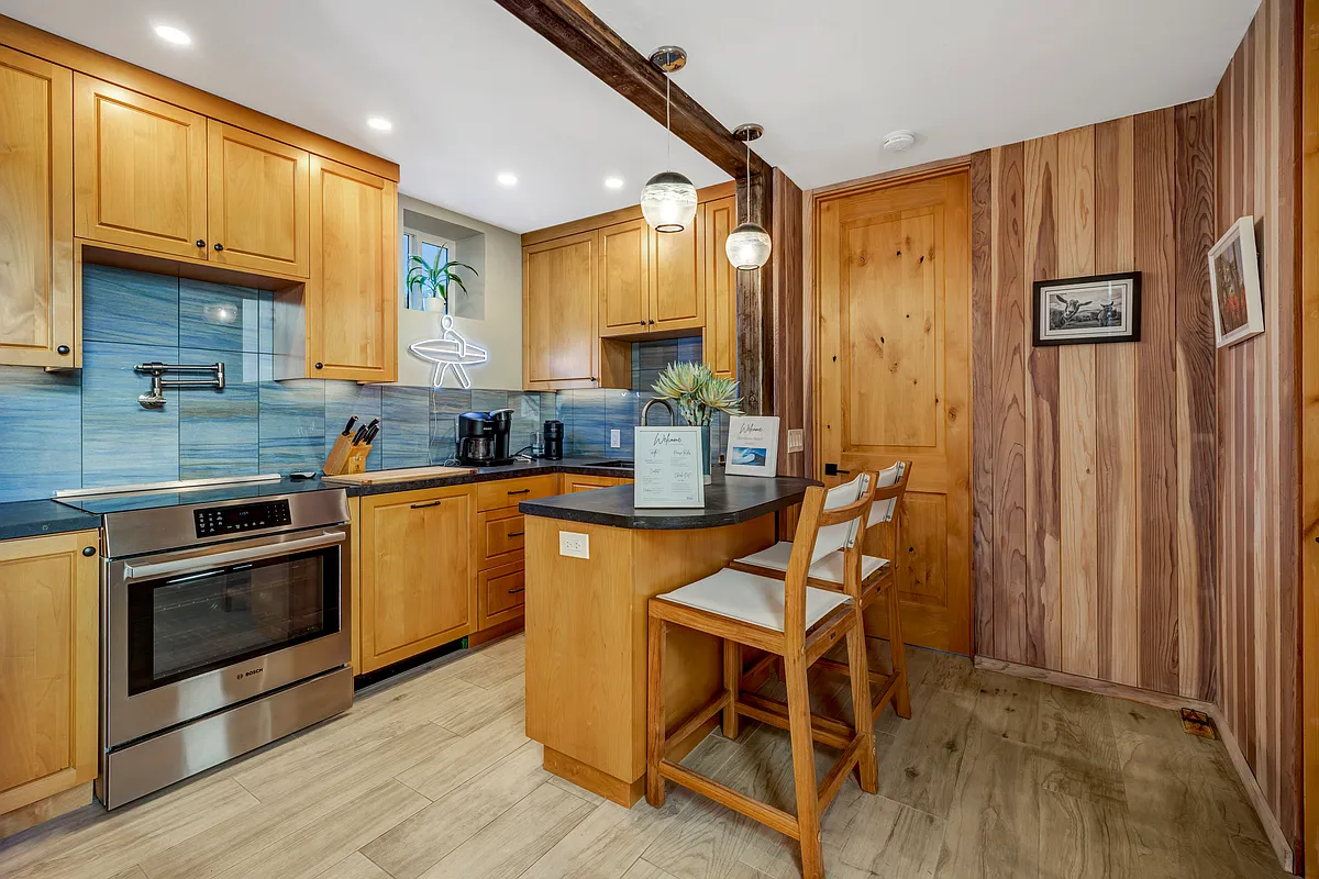 Building Photo - 1686 Neptune Ave #1686
