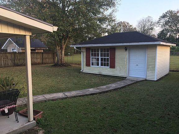 2nd image of 202 Honeysuckle Dr