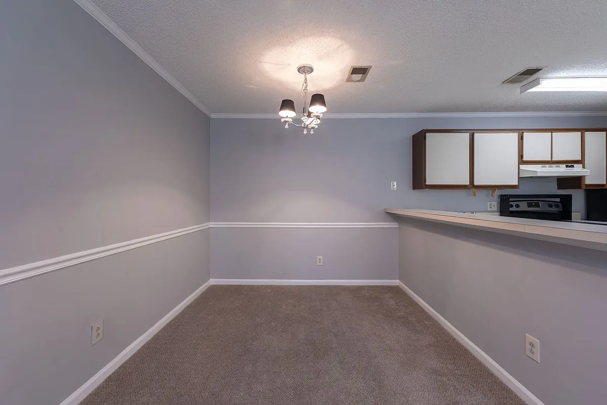 Building Photo - 109 Stratford Dr #H