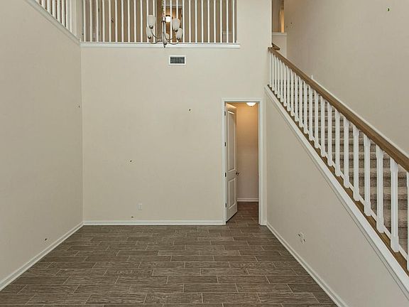 3rd image of 2962 Montilla Dr