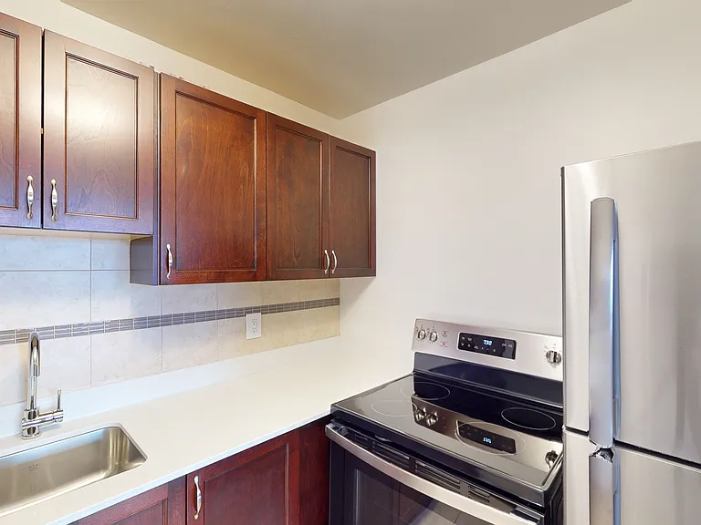211 Wurtemburg St — Photo 17
