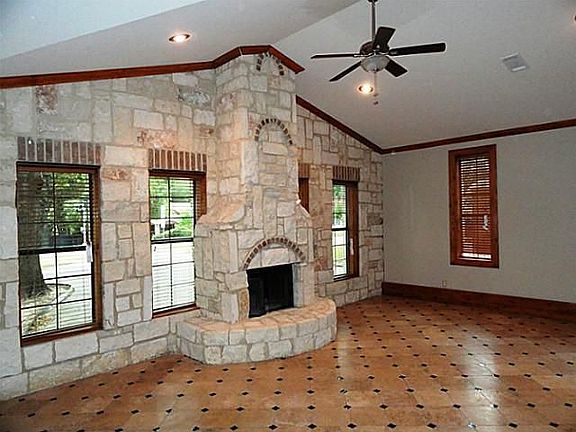 2nd image of 2665 Farmers Branch Ln