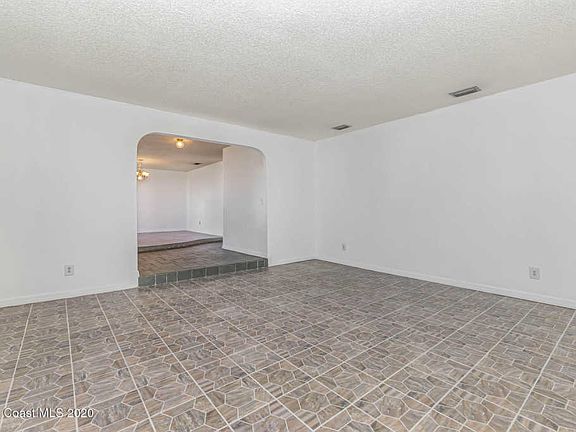 5th image of 225 Lee Ave