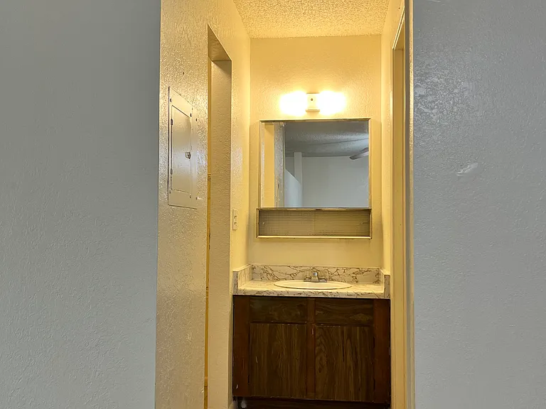 3052 N Alvernon Way #105 — Photo 10