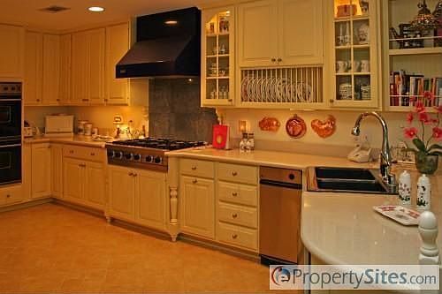 5th image of 28 Shorelake Dr