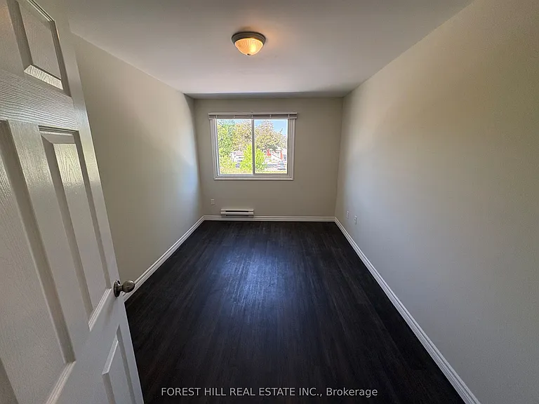 130 King St E #8 — Photo 9