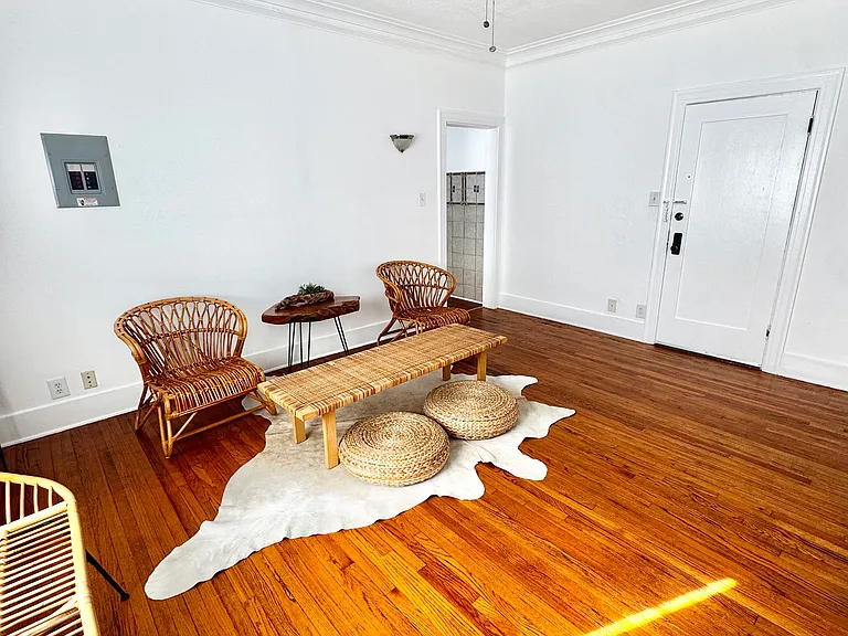1758 Winona Blvd #3 — Photo 3