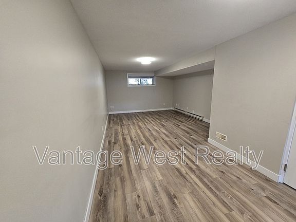 4th image of 1291B Kelglen Cres