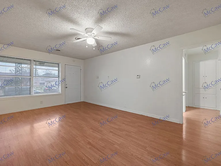 3532 Hilton Dr — Photo 3