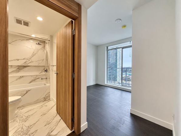 2 bedroom rental in Surrey — photo 10