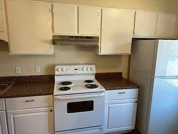 3rd image of 368 Poplar Ave