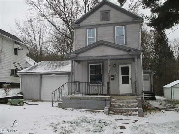 7737 Elm St, Masury, OH 44438