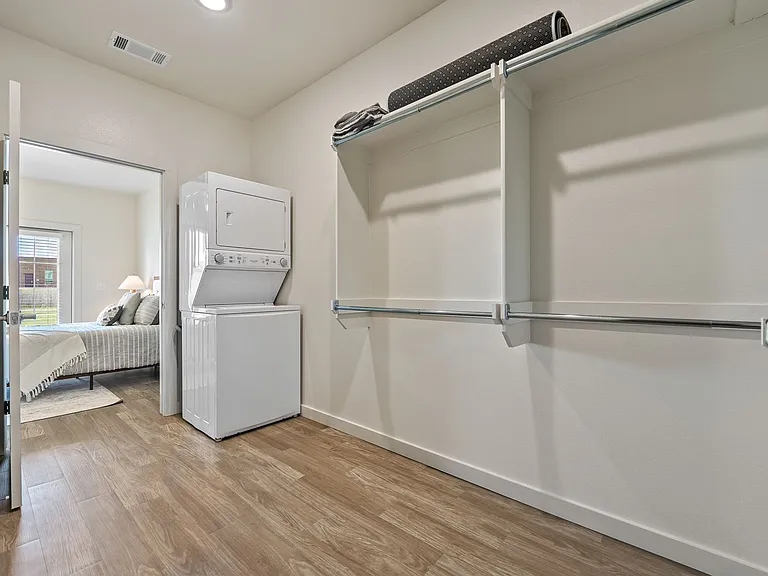 Willow Crossing Apartments — Photo 21