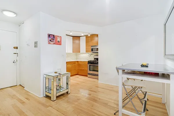 Sold by HomeDax Real Estate | media 5