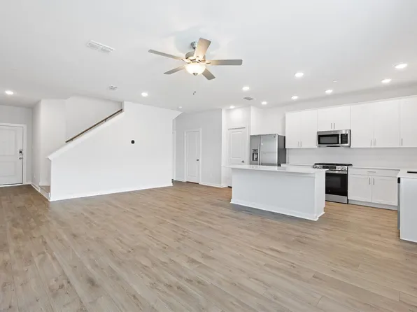 8126 Brocken St, Pearland, TX