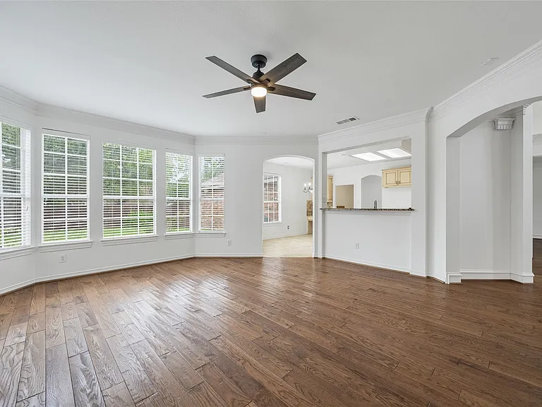 4758 Ridgeland Dr — Photo 4