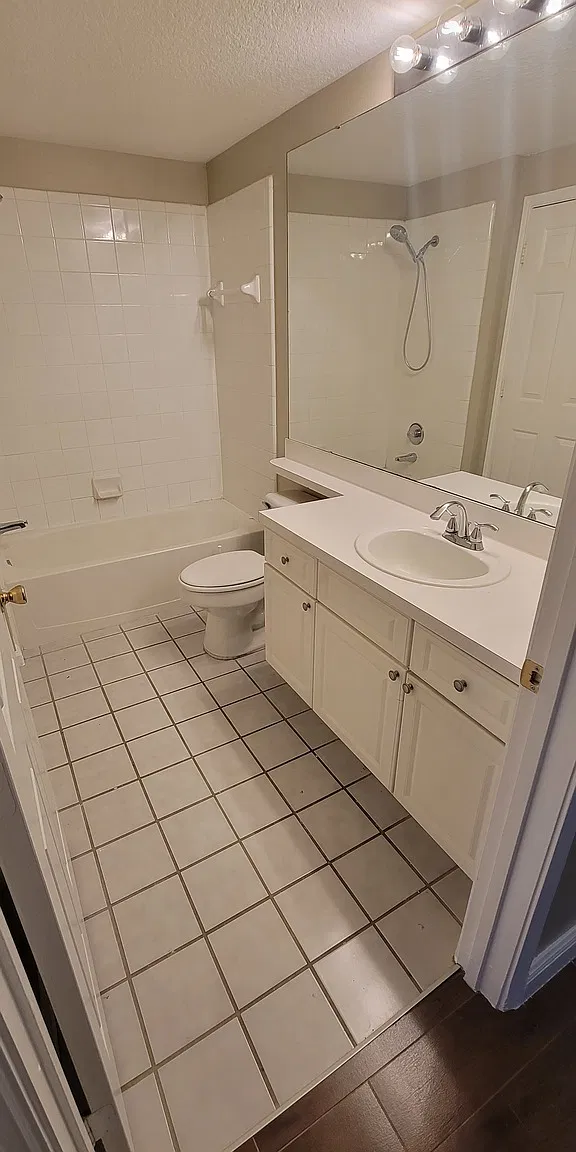 2 bed, 1041 sqft, $1,850 — Photo 4