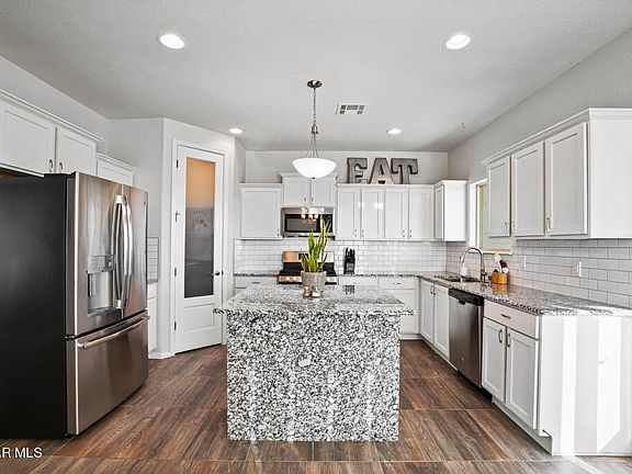 2nd image of 13847 Alamito Creek Ave