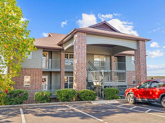 2nd image of 7 Par Lane #5 BLDG 34