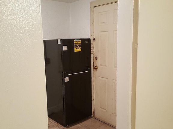 4th image of 32 S 4th St APT 2