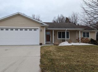 1411 Meadowbrook Dr, Cleveland, WI 53015