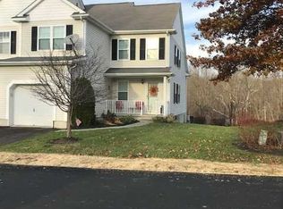 15 Osborne Gln, Poughquag, NY 12570
