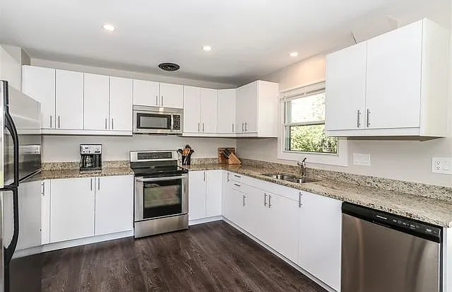 1149 Aberdeen Ln — Photo 4