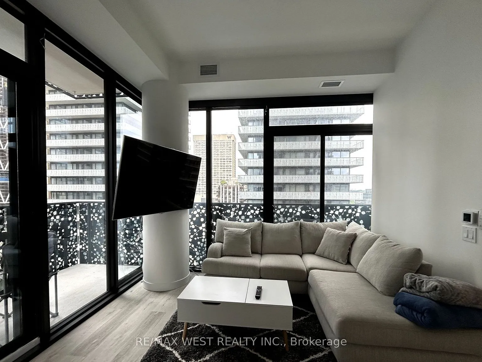 2 bed, $2,850 — Photo 1