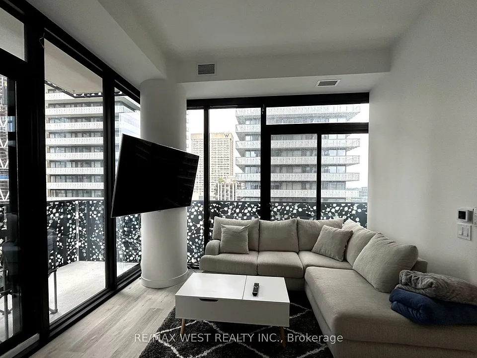 55 Charles St E #2010