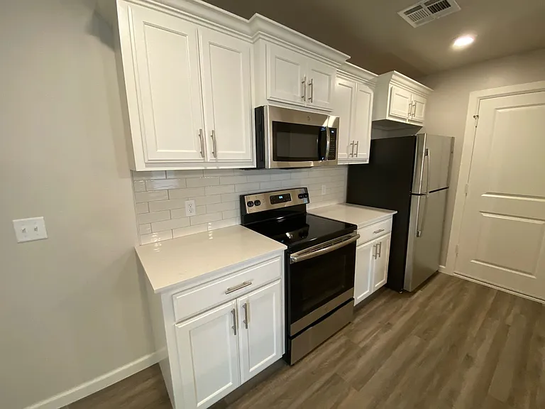 12010 Rhya Ln — Photo 10