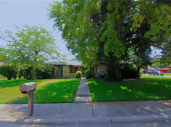 4th image of 2502 Pecan Dr