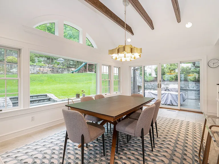 10 Loewen Ct — Photo 16